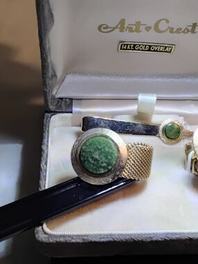 Art-Crest 14kt Gold Overlay Jade Stone Tie Clip and Mesh Cufflink Set